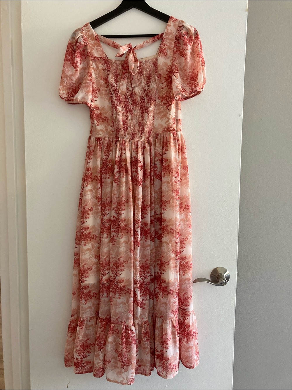 Smocked Puff-Sleeve Midi Dress in Blush Floral Fully Line Size Small